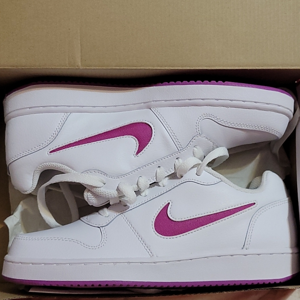 Nike women's white gym shoes - Size 7.5